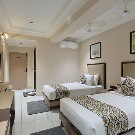 Hotel Royal Town Ахмедабад Екстер'єр фото